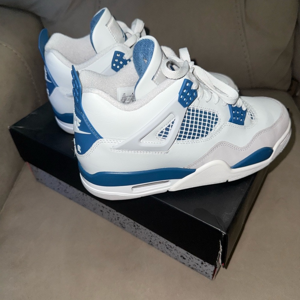 Air Jordan 4 Retro